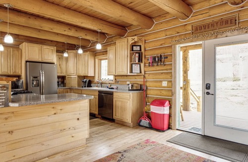 Fairplay Cottage | 5 Acres of Scenic Beauty! Large Fairplay Log Home