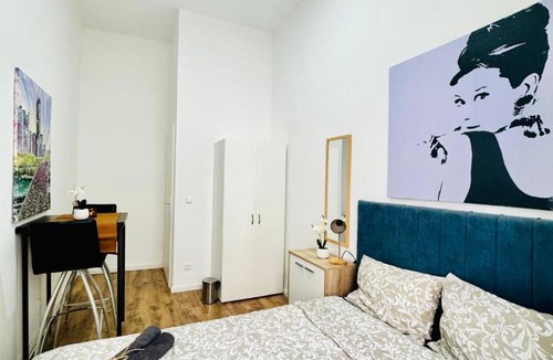 Margareten Apartment | 5-BDR Apartment Only 9Min Walk to Matzleinsdorfer Platz