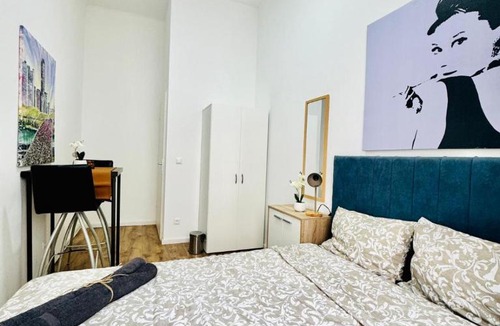Margareten Apartment | 5-BDR Apartment Only 9Min Walk to Matzleinsdorfer Platz