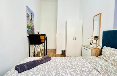 Margareten Apartment | 5-BDR Apartment Only 9Min Walk to Matzleinsdorfer Platz