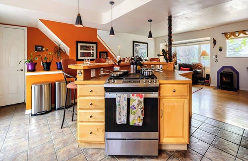 Devil's Thumb - Rolling Hill House | 5 Bedroom Home in South Boulder; Great Views; Access to Hiking Trails