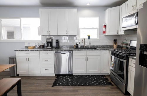 Arvada Plaza Area House | 5 Bedroom Retro LAN party house