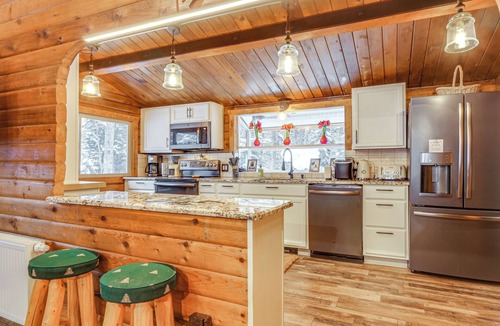 Blue River Cabin | 5 Mi to Breckenridge Ski Resort: Cozy Wood Cabin!