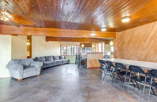 Twin Lakes House | 5 Mi to Dtwn Denver: Pet-Friendly Home w/Patio
