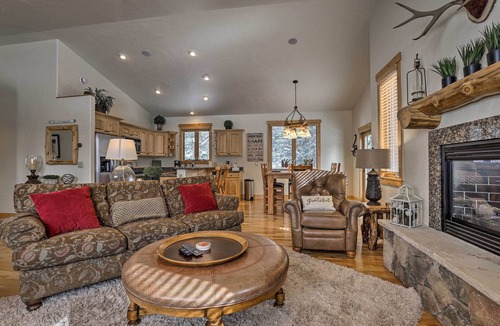 Blue River House | 5 Mi to Ski Resort: Breck Home w/Hot Tub!