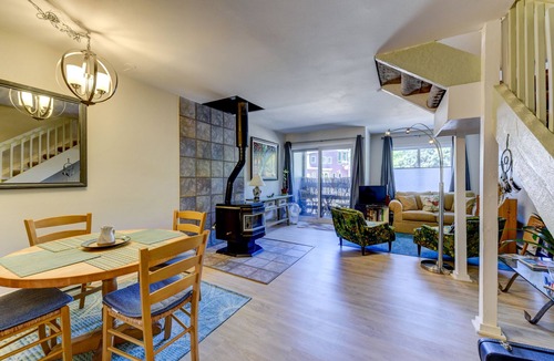 Lower Arapahoe Condo | 5 mins to Pearl Street Mall and 1 min walk to gorgeous trails!