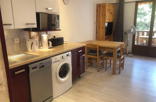Brides-les-Bains Apartment | 5 minutes from the Méribel lifts, 3-bed studio in the center of Brides