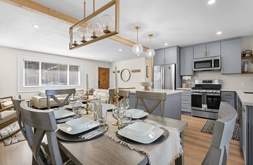 Tahoe Island House | 5 Stars! South Lake Lux 3 Bedroom 1 Bath SFH. Prof Clean. Near Lake