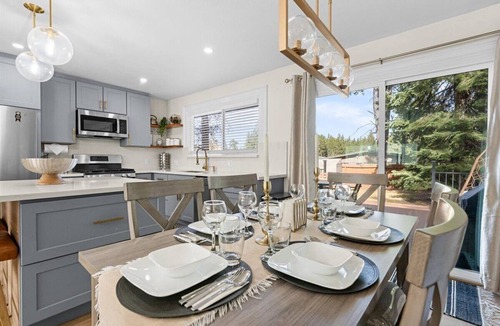 Tahoe Island House | 5 Stars! South Lake Lux 3 Bedroom 1 Bath SFH. Prof Clean. Near Lake