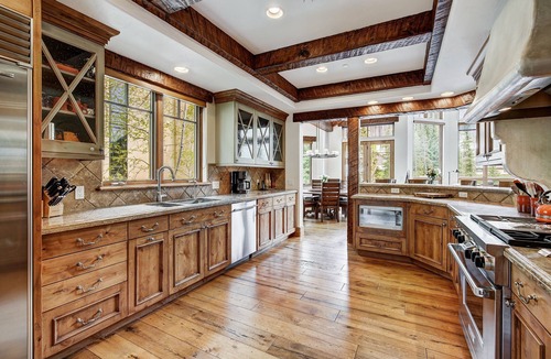 Gore Creek Place House | 5BR Alpine Luxury Home with Private Hot Tub by RedAwning - Save 20% on 7+ Nights!