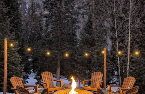 Columbine Lake House | 5BR Lodge, 1mi to Ski, HotTub, PoolTable, Firepit, Sleeps 12, Easy Access