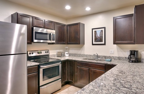 Moab South Valley Condo | 5D New Moab RedCliff Condo, POOL & HOT TUB