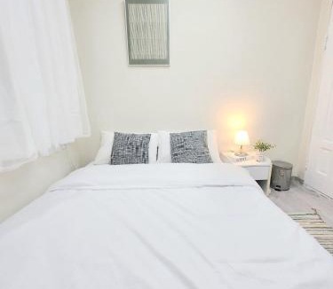 Samseon-dong Apartment | 5min to Sungshin Univ Stn Near Bukchon Gwanghwamun DDP Up to 6 Stay Ma Joong