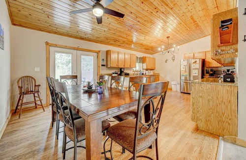 Spring Valley House | 6 Bedroom Cabin w/Galactic Lake View, Hot Tub, WiFi, Family Adventures and MORE!