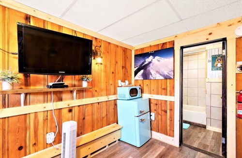Leadville Apartment | 6 Renovated Cozy Room Dog Friendly Motel Leadville