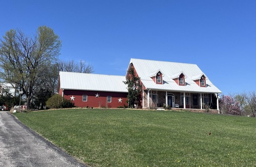 Edwardsville House | 6-Star Country Living: Legends, Speedway, American Royal, Cabelas, 15 Dwntwn KC
