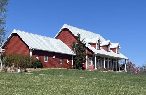 Edwardsville House | 6-Star Country Living: Legends, Speedway, American Royal, Cabelas, 15 Dwntwn KC