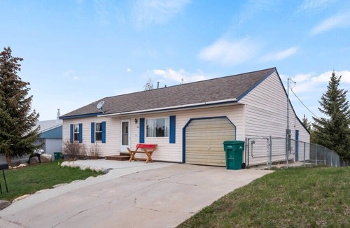 Leadville House | 602 West 8th — 4BR Leadville Home, Hot Tub, Deck, Dogs OK, On the Mineral Belt
