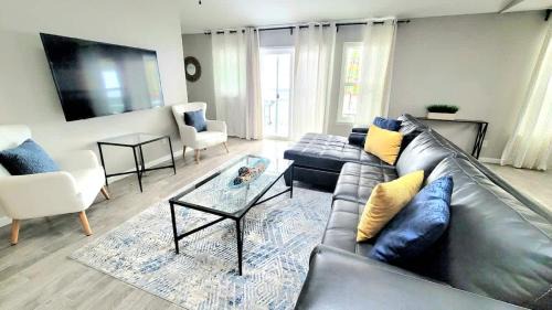 Northwest Arvada House | 6bed 6bath Easy access to Red Rocks Downtown OldeTown