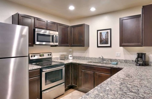 Moab South Valley Condo | 6D Moab RedCliff Condo Pet Friendly Pool and Hot Tub