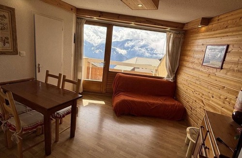 Huez-en-Oisans Apartment | 70m from shops, 2nd floor, balcony, tv, 27m², Alpe d'Huez