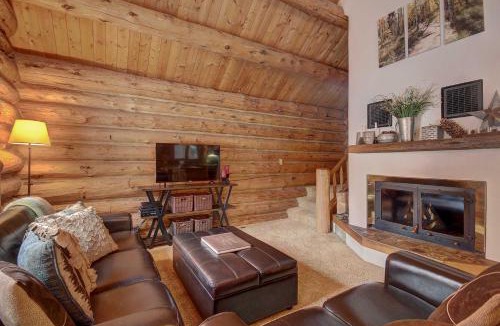 Valley of the Blue House | 8 Mi to Gondola: Cozy Breckenridge Cabin w/Deck!