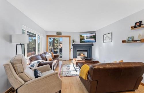 Fraser Villa | 820 Badger Ln