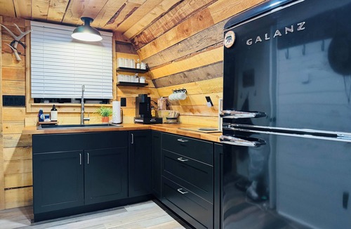 Guffey Ski Chalet | 9,000 feet Retreat Above It All