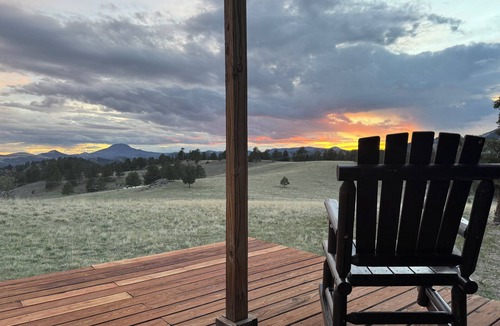 Guffey Ski Chalet | 9,000 feet Retreat Above It All