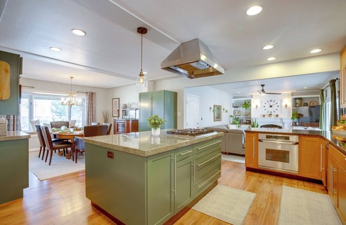Lakewood House | 9 Mi to Red Rocks: Modern Getaway w/Private Yard