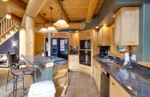 Valley of the Blue Cabin | 9 Mi to Slopes! Hot Tub Hideaway in Breckenridge