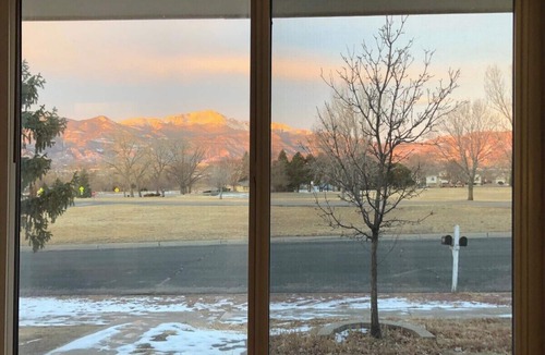Central Colorado Springs House | [ 950 Weekly /3250 Monthly Rate]n3BR/1BA + Pets + Pikes Peak Views + Near Parks