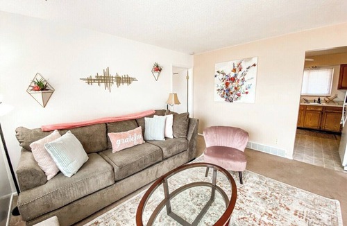 Central Colorado Springs House | [ 950 Weekly /3250 Monthly Rate]n3BR/1BA + Pets + Pikes Peak Views + Near Parks