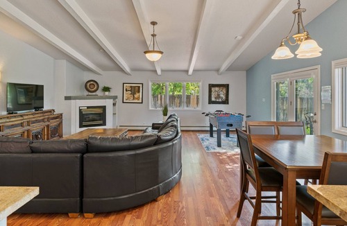 Hermosa House | A/C,Pet Friendly, Private Hot Tub, Great Location!