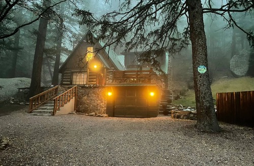Colorado Springs Cabin | A charming, enchanting and historic log cabin with modern amenities
