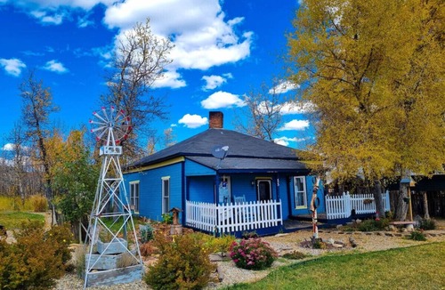 Como House | A Charming Mountain Getaway in Historic Como CO