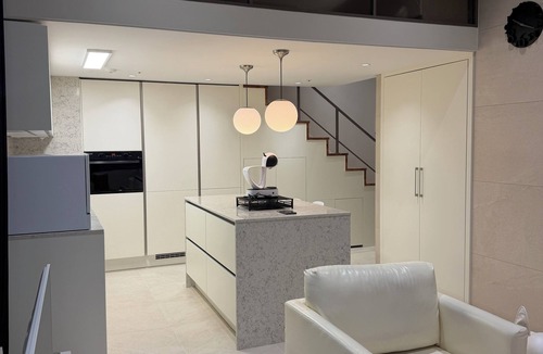 COEX Condo | A duplex one-BR with a LR in Samseong-dong, accommodating up to 4 guests.