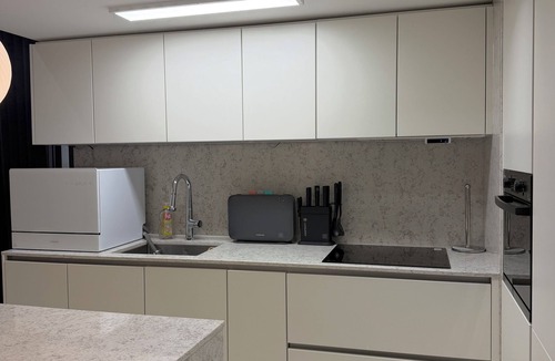COEX Condo | A duplex one-BR with a LR in Samseong-dong, accommodating up to 4 guests.