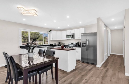 Pueblo House | A New, Modern & Spacious 6-bedroom house in peaceful Pueblo
