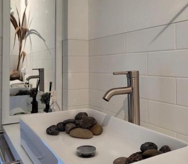 Aewol House | A private space in the western village of Jeju, where you can see the ocean of Aewol and Hallasan, pet-friendly
