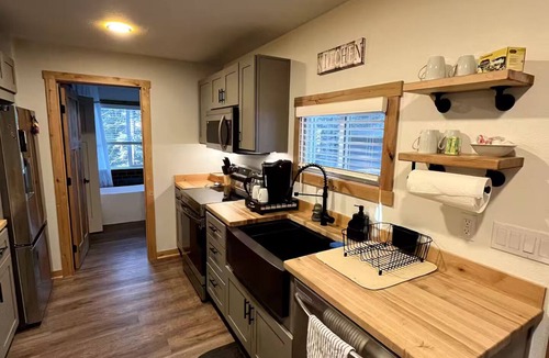Spring Valley Cabin | A Serene 2-bedroom cabin in charming Divide perfect for relaxing getaway
