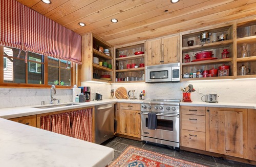 Serene Lakes House | A Serene Mountain Summer Getaway
