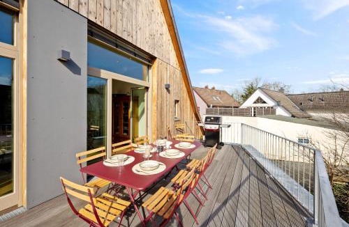 Eutin Apartment | ACKERBÜRGERHAUS - Historische Ferienwohnung mit 4 Schlafzimmern, Kamin, Sauna, Balkon-Terasse, Altstadt und See 5 Min zu Fuß, Moderne Küche, Parkplatz, WLAN