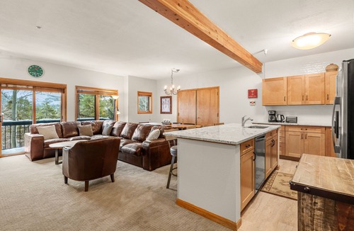 Four O'Clock House | Across From Ski Lift, Hiking. Walk to Town.