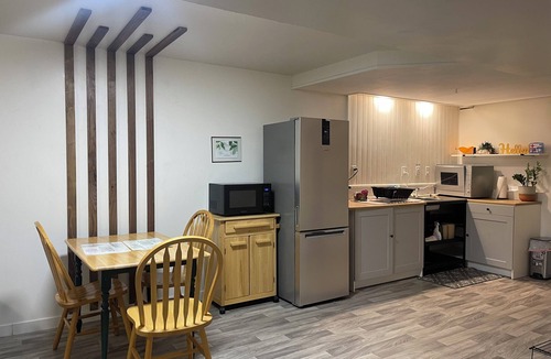 Twin Lakes House | Adorable One Bedroom & Bathroom, Cute Kitchen