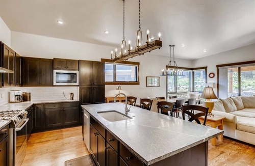 Silverthorne House | Adventure Retreat - Luxury Mountain Rental, Pet Friendly