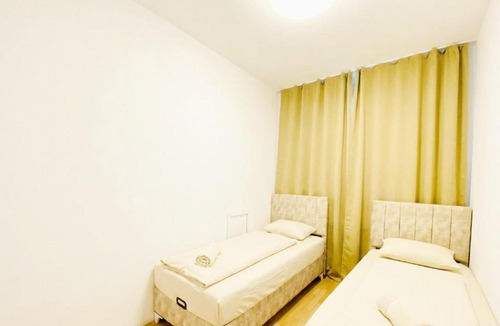 Liesing Apartment | Affordable 5BR Apt, for 11 Guests near Schönbrunn