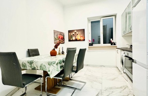 Liesing Apartment | Affordable Room for 2P, 11 Min to Atzgersdorf