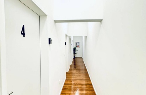 Liesing Apartment | Affordable Room for 2P, 11 Min to Atzgersdorf