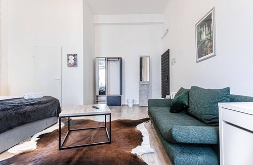 Mariahilf Apartment | Affordable Room w/Cityview Mariahilferstr B